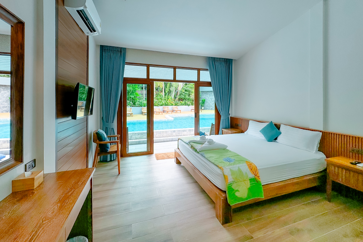 https://www.kohchangsalakphet.com/wp-content/uploads/2024/10/Deluxe-Room-with-Pool-View.jpg