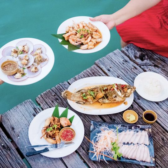 https://www.kohchangsalakphet.com/wp-content/uploads/2024/10/Seafood-3-540x540.jpg